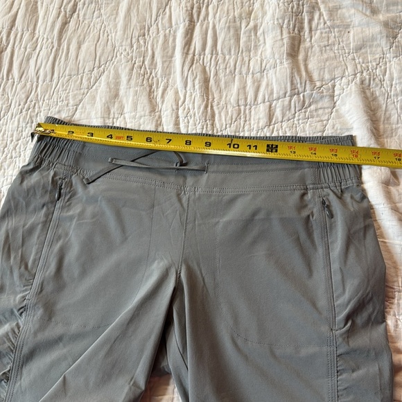 Athleta La Viva Capri Pants Light Gray size 8 - Picture 15 of 16